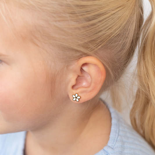 Kinder oorbellen wit bloemetje – met platte achterkant