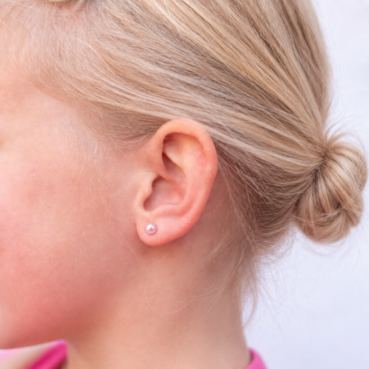Kinder oorbellen roze parel (4mm) – met platte achterkant