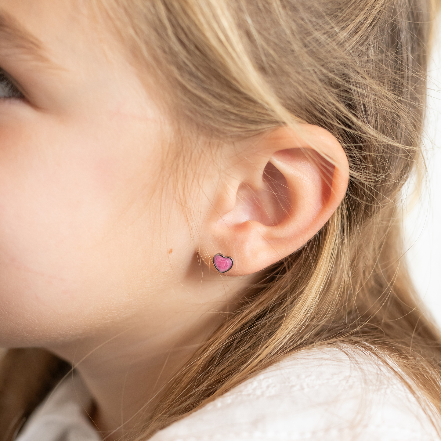 Kinder oorbellen hartje roze glitter – met platte achterkant